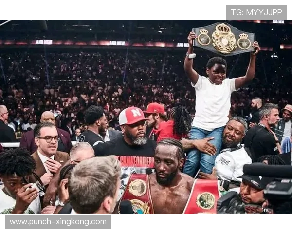 足球球星跨界热潮聚焦ufc赛场展现力量与激情魅力